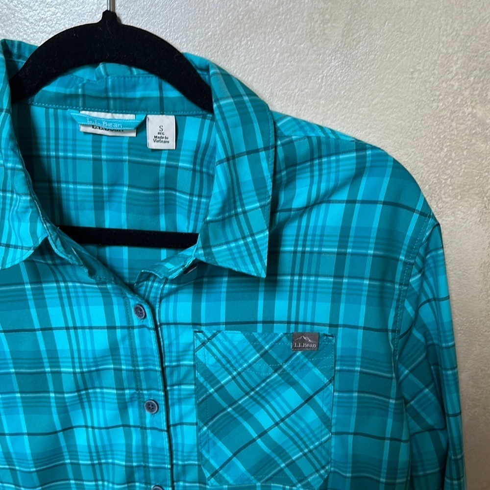 L.L. Bean Blue Casual Button Down Shirt sz small - Picture 3 of 6